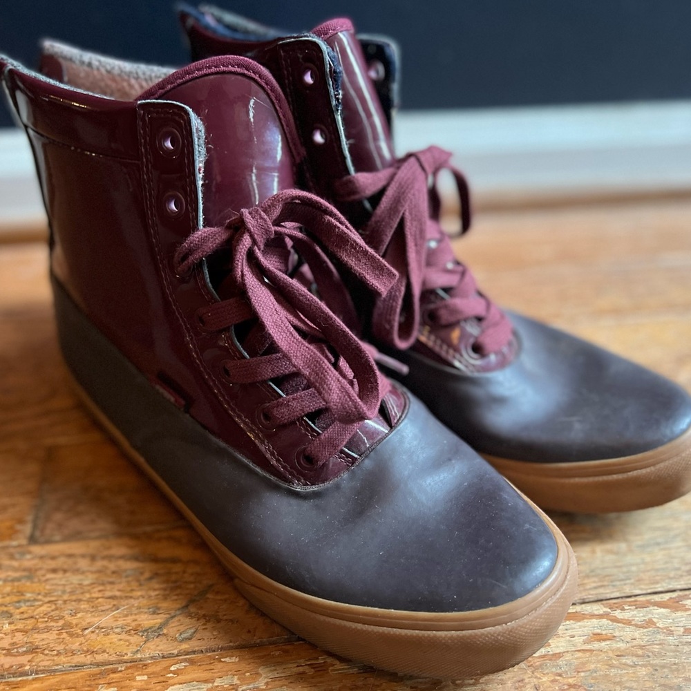 EUC Vans Duck boot style Burgundy/Maroon ankle boots
